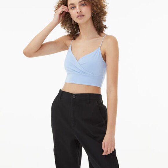 Crossover V-Neck Cropped Bungee Tank - Picture 3 of 9